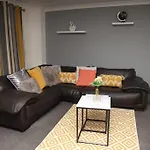 Luxury 4 Bed House In Swindon