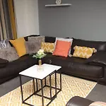 Luxury 4 Bed House In Swindon