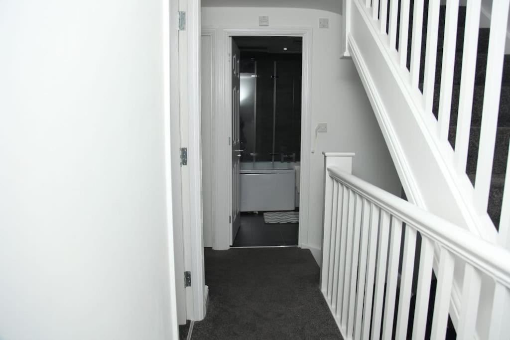 Luxury 4 Bed House In Holiday home *