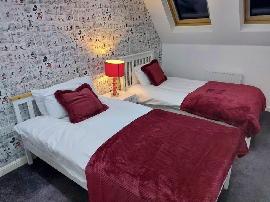 Luxury 4 Bed House In Swindon