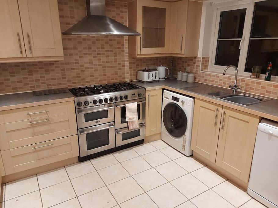 Luxury 4 Bed House In