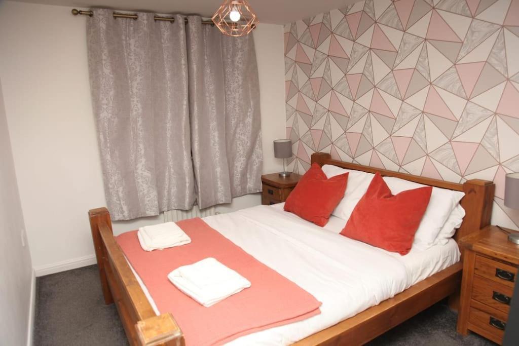 Luxury 4 Bed House In *