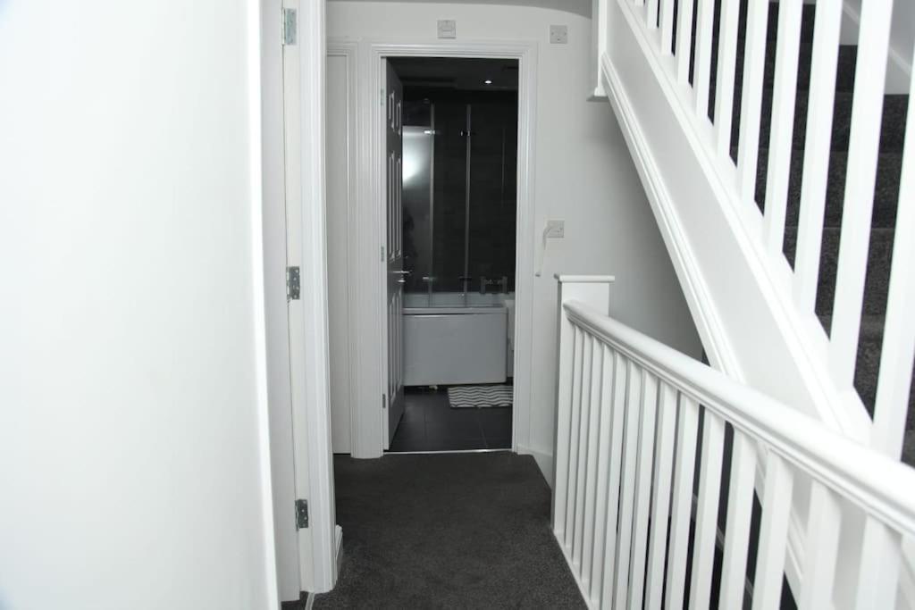Holiday home Luxury 4 Bed House In Swindon